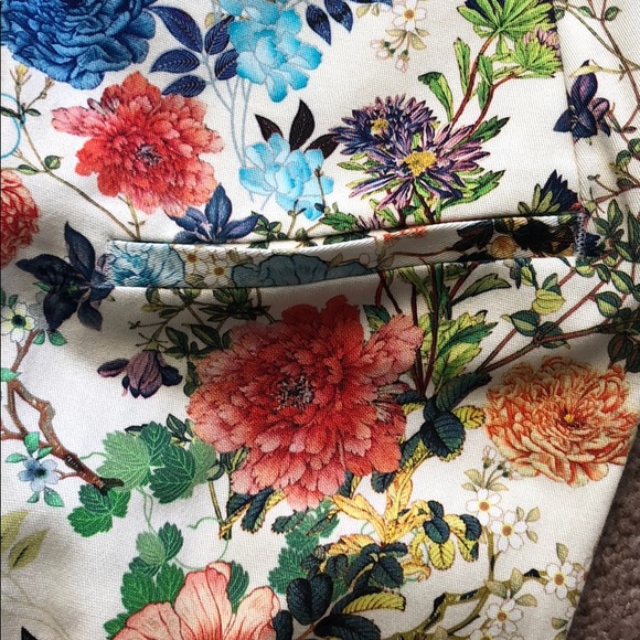 Floral pattern slacks - Picture 3 of 5